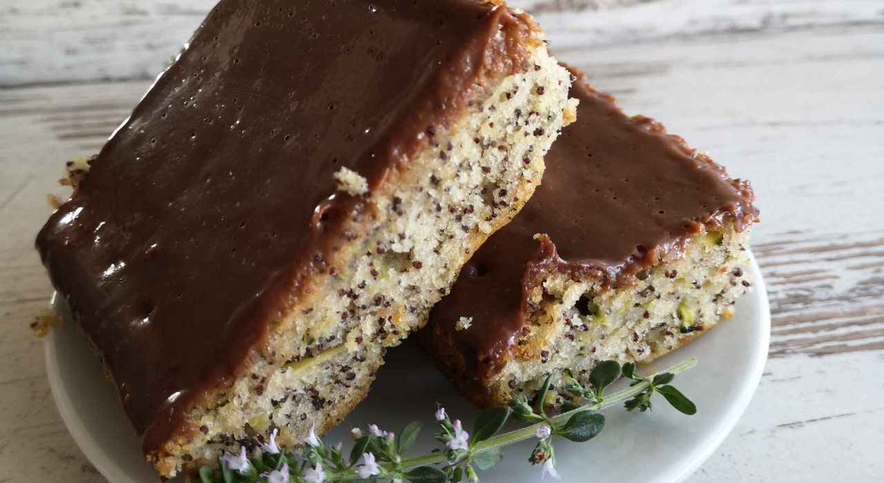 Mohn-Zucchini-Kuchen - www.nahundfrisch.at